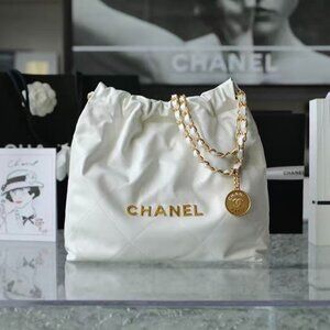 Classic CHANEL Bag: A Stylish and Versatile Choice for Elegance